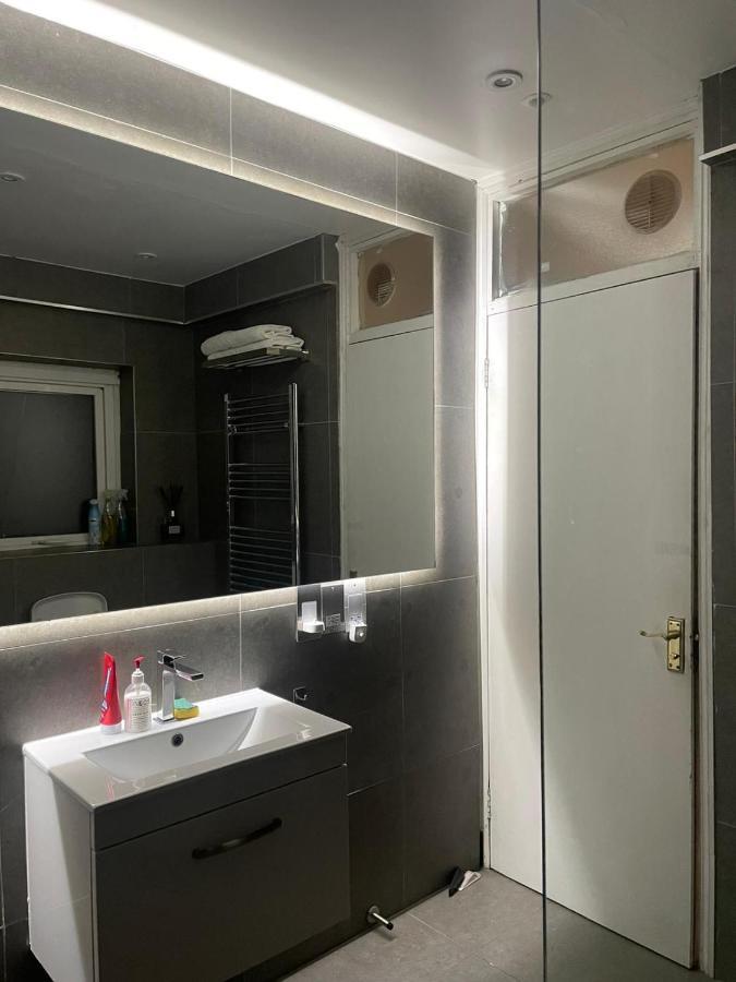 Balham, South London Spacious Guest House 1, 6 Rooms Available エクステリア 写真