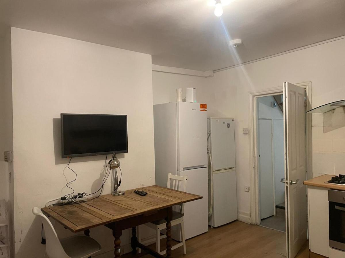 Balham, South London Spacious Guest House 1, 6 Rooms Available エクステリア 写真