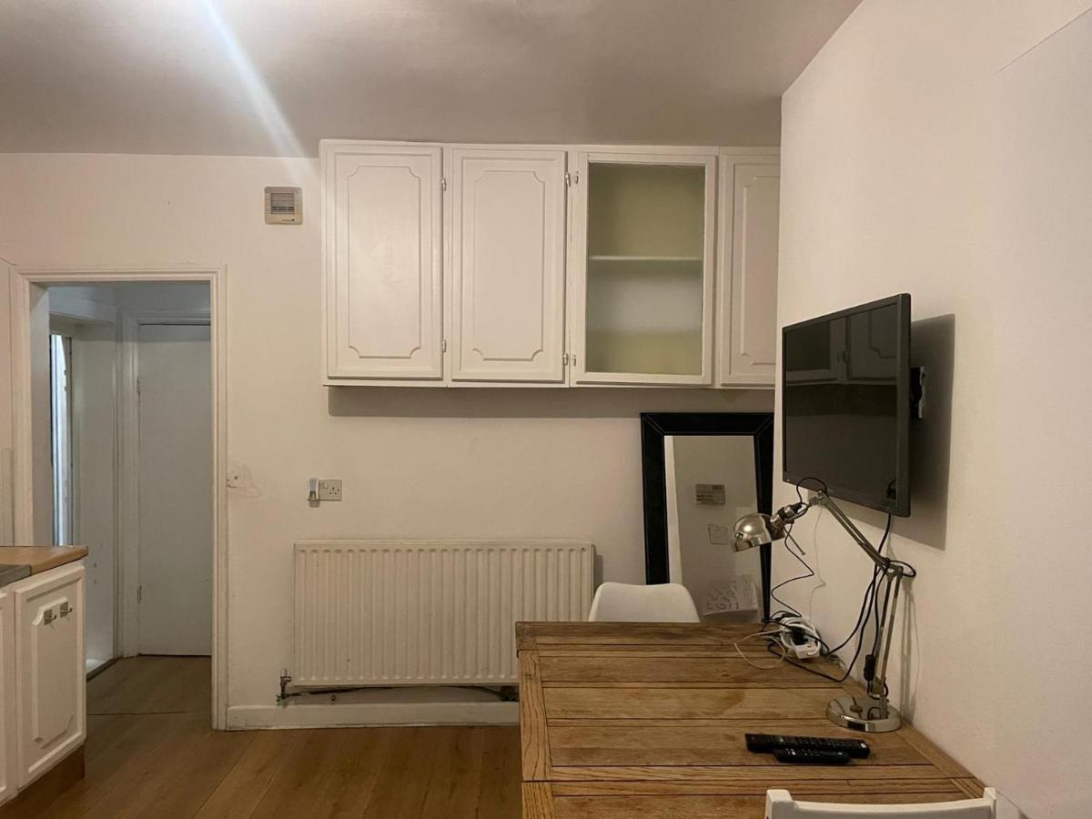 Balham, South London Spacious Guest House 1, 6 Rooms Available エクステリア 写真