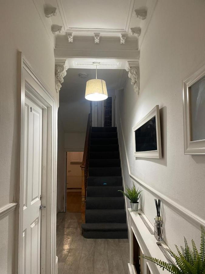 Balham, South London Spacious Guest House 1, 6 Rooms Available エクステリア 写真