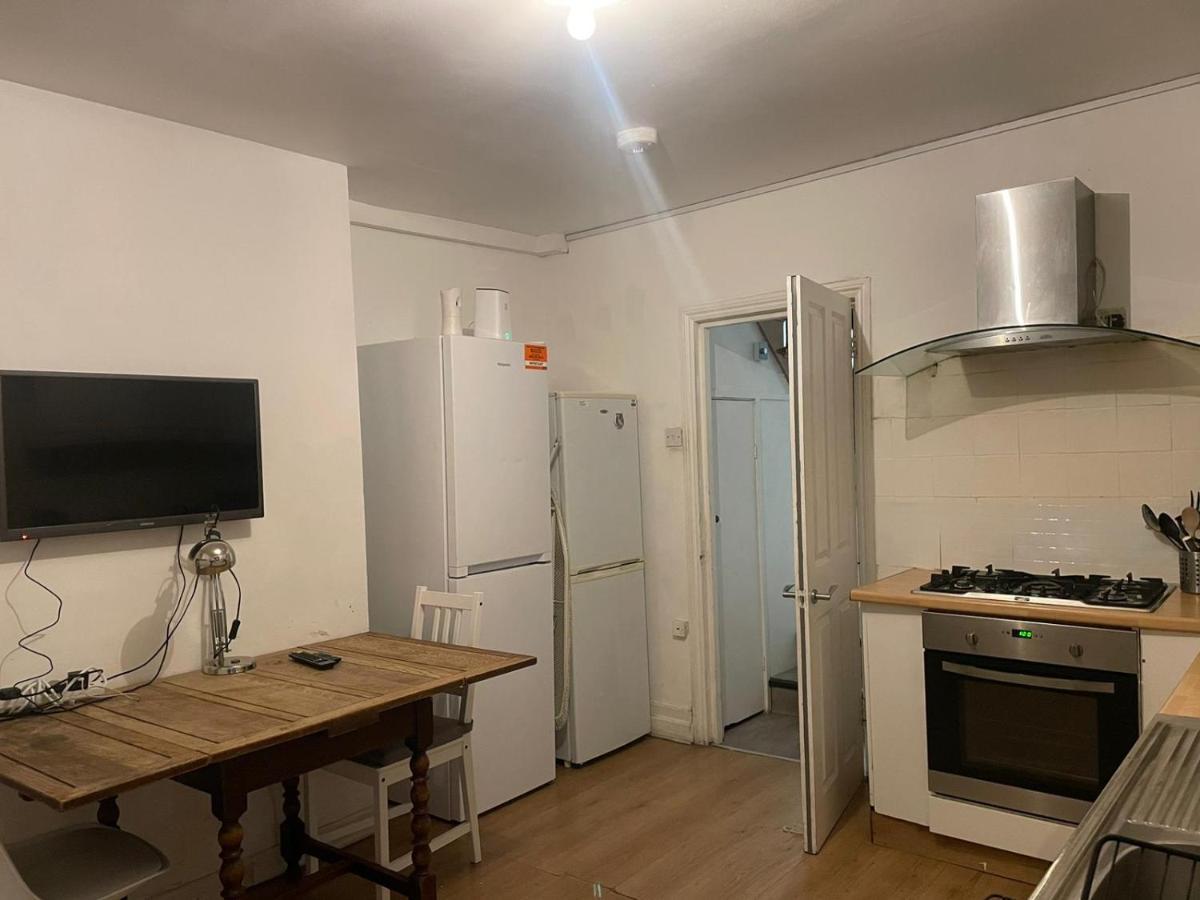 Balham, South London Spacious Guest House 1, 6 Rooms Available エクステリア 写真